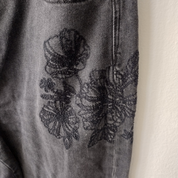 Embroidered Mom Jeans American Eagle - Picture 2 of 3